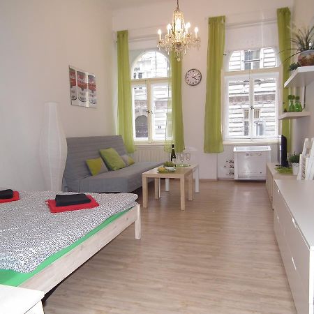 Apartment In The Centre Прага Екстериор снимка