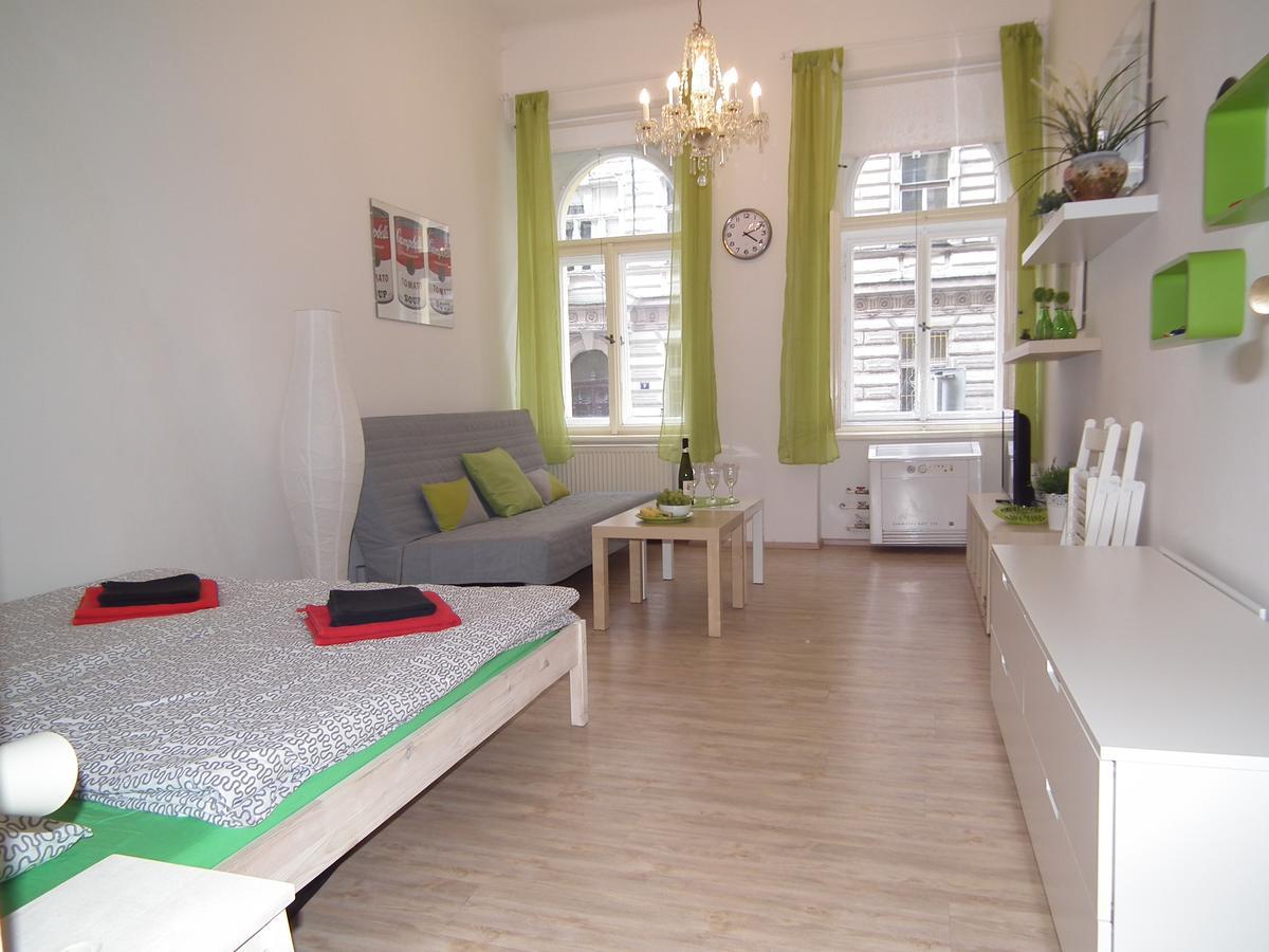 Apartment In The Centre Прага Екстериор снимка