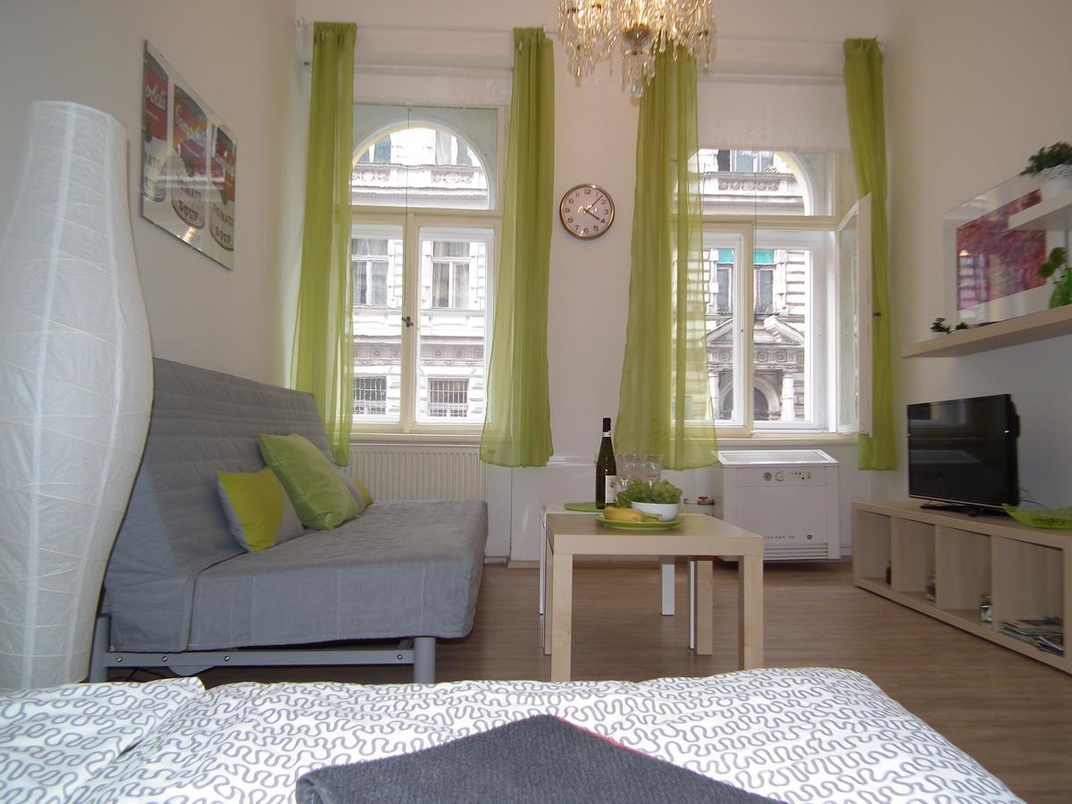 Apartment In The Centre Прага Екстериор снимка