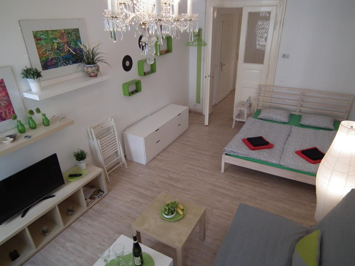 Apartment In The Centre Прага Екстериор снимка